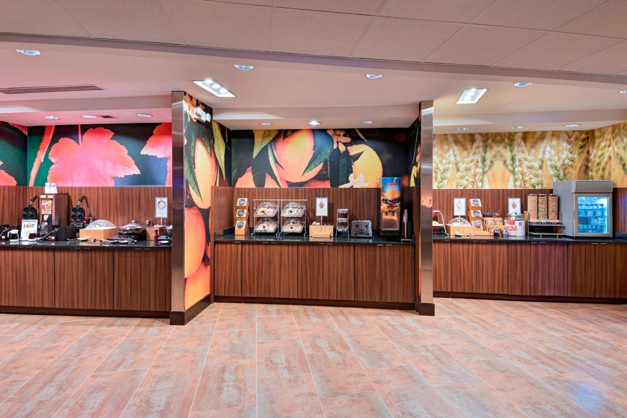Hotel Fairfield & By Marriott 3*